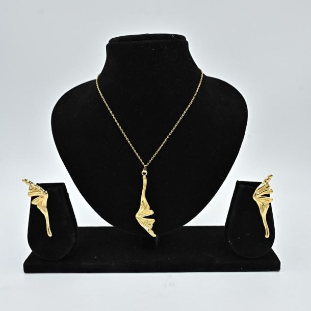 Leaf Motif Necklace Set