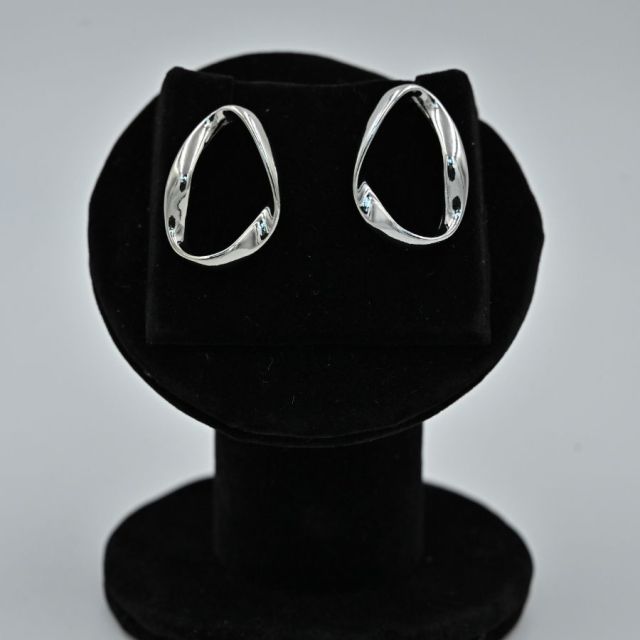 Elvia Modern Twisted Hoop Earrings