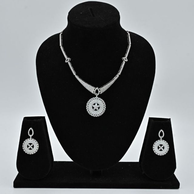 Elegant Necklace & Earrings Set
