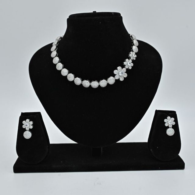 Pearl & Floral Necklace & Earrings Set
